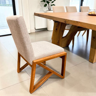 Silla Dubai tono Parota