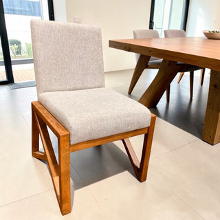 Silla Dubai tono Parota